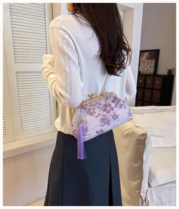 Chinesische Blumen bestickte Abendtasche mit Perlenkette und Quaste für Qipao Kleid Detail Ansicht