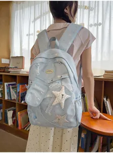 Zaino scolare azzurro con stelle e tasca trasparente con ciondoli a fiocco per studenti