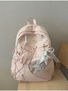 Zaino scolastico rosa con tasca trasparente, ciondoli a stella e dettagli decorativi.