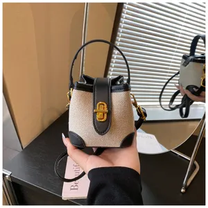 Mini τσάντα καμβά bucket για γυναίκες, κομψός δίχρωμος σχεδιασμός με χερούλι και λουρί.