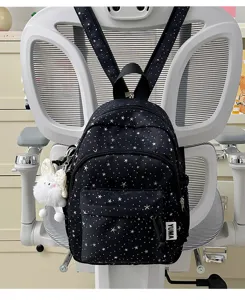 Zwarte kleine sterrenrugzak voor dames, casual school- en reistas dagrugzak met schattige hanger.