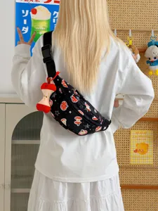 Joli sac de poitrine imprimé de jolies pommes pour femmes porté au dos style décontracté quotidien.