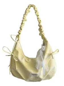 Geel-witte ruitjes hobo schoudertas met geplooide band en schattige kanten strik hanger.