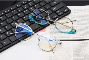 Occhiali da vista vintage semi-montatura leggeri, stile casual per uso quotidiano.
