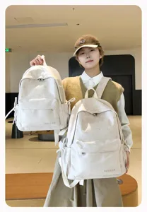Detailansicht des japanischen minimalistischen Schleifen-Schulrucksacks, süße Schultasche.