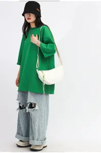 Fashion casual white crescent shoulder bag, stylish dumpling crossbody bag for daily wear.