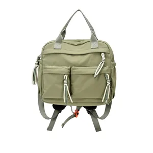 Sac à dos minimaliste coréen en nylon pour femme avec poches avant et poignée supérieure.
