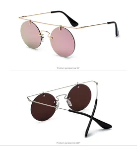 Détails en gros plan de lunettes de soleil rondes en métal vintage aux verres miroirs roses.