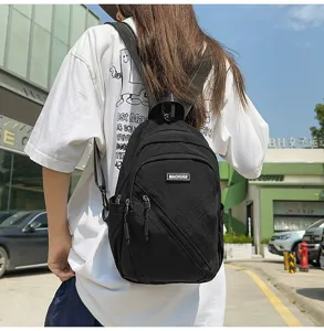 Petit sac à dos en nylon noir sac de poitrine décontracté multi-poches voyage style urbain.