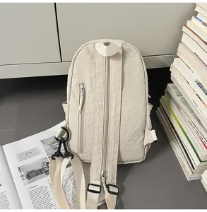 Sac à dos bandoulière en nylon neutre décontracté, sac quotidien multifonction pour tout style.