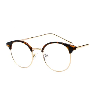 Occhiali da vista semi-montatura retrò tartaruga e metallo dorato per stile quotidiano casual.