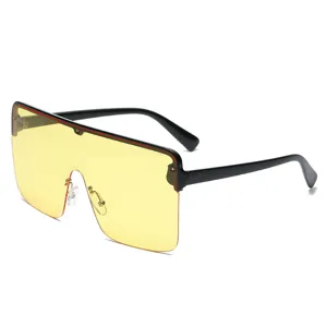 Grandes lunettes de soleil carrées monobloc sans monture avec verres jaunes mode.