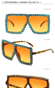 Occhiali da sole quadrati oversize con strass blu, aste tartarugate e lenti arancioni sfumate.