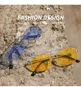 Lunettes de soleil steampunk à double flip de style industriel avec monture métallique et verres.