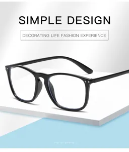 Vue détaillée de la monture de lunettes carrée noire anti-lumière bleue avec rivets.