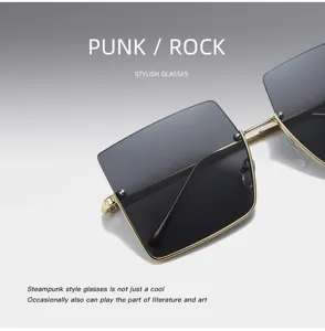 Vista detallada de gafas de sol cuadradas de metal con lentes degradadas de estilo steampunk.