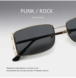 Vista detallada de gafas de sol cuadradas vintage con lentes oscuras y patillas punk.