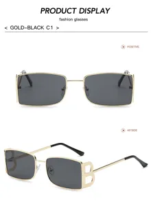 Gafas de sol cuadradas vintage con montura de metal dorado y diseño de letra B.