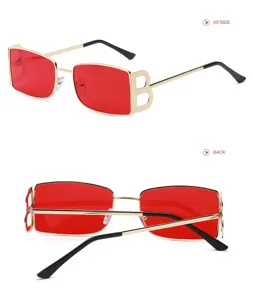 Gafas de sol cuadradas rojas vintage con montura de metal dorado y detalle de letra B.