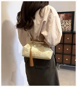 Chinesischer Stil bestickte Abendtasche mit Kussverschluss Perlenkette und langer Quaste
