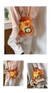 Vista dettagliata di una borsa a tracolla in maglia floreale con design all'uncinetto fatto a mano.