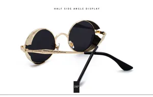 Vintage Steampunk Sonnenbrille mit rundem Goldmetallrahmen und Seitenschutz für Damen und Herren.