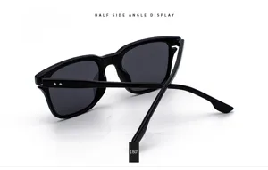 Schwarze quadratische polarisierte Sonnenbrille Detailansicht mit 180 Grad Seitenwinkel.