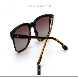 Detaillierte Ansicht der quadratischen polarisierten Sonnenbrille mit Schildpatt-Rahmen.