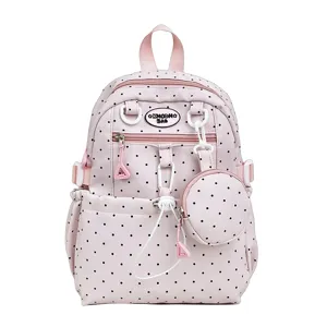 Vue de detail du sac a dos rose a pois avec une petite poche ronde et des cordons blancs.