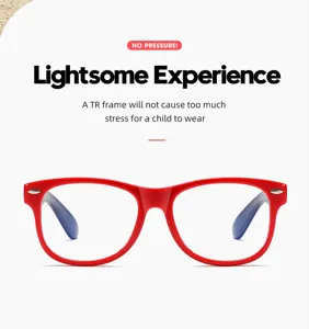 Kinder Blaulichtfilter Brille mit rotem TR90 Gestell für Jungen und Mädchen im Alltag.