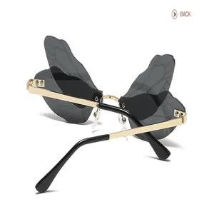 Detailansicht einzigartiger Libellenflügel Sonnenbrille ohne Rand mit dunklem Farbverlauf