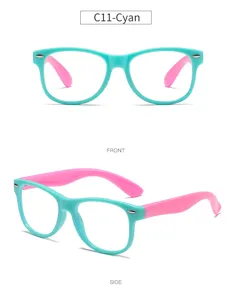 Detailansicht der blaulichtfilternden Kinderbrille mit cyanfarbenem Gestell und rosa Bügeln.