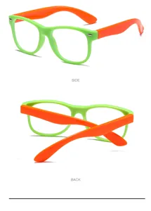Kinder Blaulichtfilter Brille mit hellgrünem Gestell und oranger Bügeldetail Ansicht.
