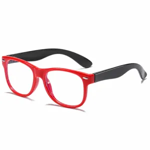 Kinder Blaulichtfilter Brille mit TR90 rotem Gestell und schwarzen Bügeln für den Alltag.