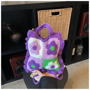 Borsa a tracolla lavorata a uncinetto con fiori, graziosa borsetta quadrata colorata da donna.