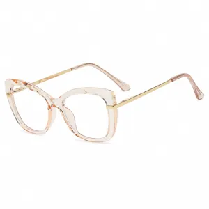 Lunettes anti-lumière bleue élégantes pour femme avec monture chat TR90 rose et branches dorées.