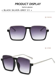 Lunettes de soleil carrées tendance avec verres gris et monture noire et argentée.