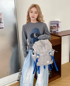 Sac à dos matelassé tendance avec grande capacité et sangles bleues pour étudiants.