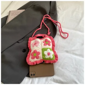 Borsa a tracolla quadrata da donna in maglia floreale color-block con grazioso design a uncinetto.