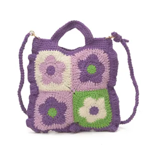 Borsa a tracolla lavorata a uncinetto con fiori, simpatica borsa in maglia per donna.