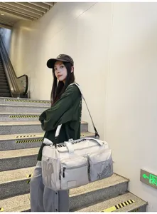 Reisetasche Detailansicht, große Kapazität Fitness Umhängetasche, lässiger Stil.