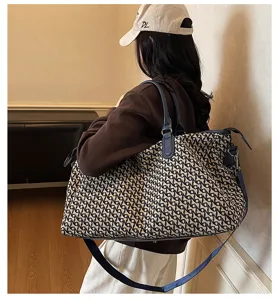 Μεγάλη τσάντα ταξιδιού duffel για γυναίκες, κομψή τσάντα ώμου με μονόγραμμα για εξωτερικούς χώρους.