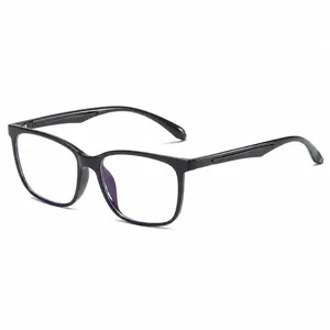 Lunettes anti lumiere bleue carrees noires pour ecran, monture optique verres clairs.