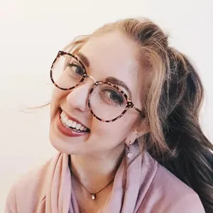 Women anti blue light glasses stylish tortoiseshell round frame optical eyewear main view display