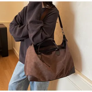 Grande borsa da viaggio marrone da donna, borsa a tracolla casual in pelle morbida.
