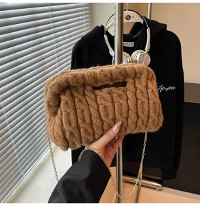 Retro pluche gebreide clutch tas voor dames, stijlvolle schoudertas met ketting voor dagelijks gebruik.