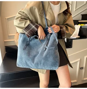 Vintage ξεβαμμένη τσάντα tote ντένιμ γυναικεία, μεγάλη χωρητικότητα ώμου λεπτομέρεια.