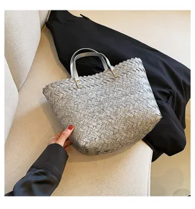 Exquisite woven handbag for women, stylish minimalist design, perfect for daily casual use.