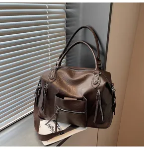 Vintage PU leer grote capaciteit shopper tas met ritsen voor reizen en dagelijks gebruik.