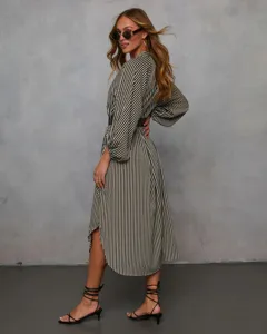 Fashion striped V-neck long sleeve midi shirt dress with belt for women autumn wear.